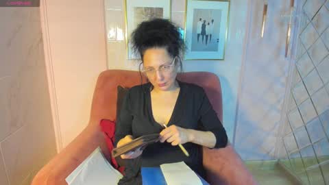 Anita online show from December 19, 5:40 pm