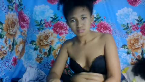 Snapshot of anitaazzh chatting on June 15, 2:36 am anitaazzh online show from June 15, 2:36 am