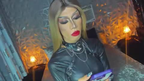 Snapshot of anitacruisze chatting on January 12, 2:03 am Miss Ann online show from January 12, 2:03 am