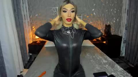 Snapshot of anitacruisze chatting on January 30, 12:18 am Miss Ann online show from January 30, 12:18 am