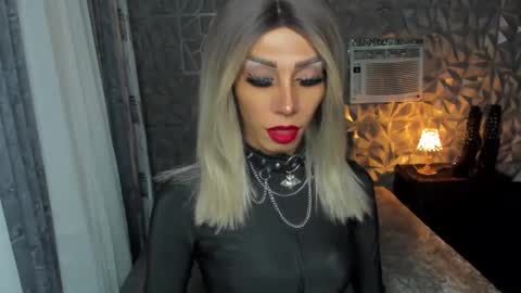 Snapshot of anitacruisze chatting on February 19, 7:39 am Miss Ann online show from February 19, 7:39 am