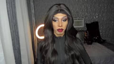 Snapshot of anitacruisze chatting on February 19, 8:10 pm Miss Ann online show from February 19, 8:10 pm