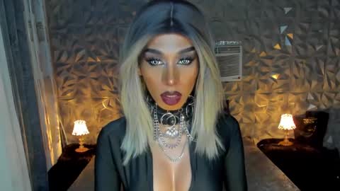 Snapshot of anitacruisze chatting on February 24, 10:25 pm Miss Ann online show from February 24, 10:25 pm