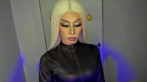 Snapshot of anitacruisze chatting on September 20, 2:01 am Miss Ann online show from September 20, 2:01 am