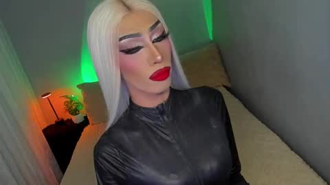 Snapshot of anitacruisze chatting on September 30, 10:26 pm Miss Ann online show from September 30, 10:26 pm