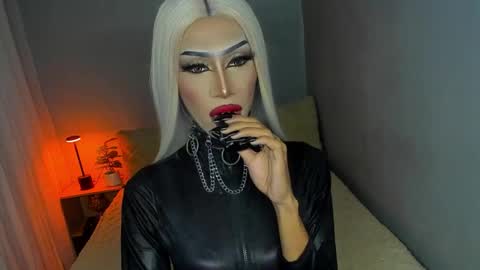 Snapshot of anitacruisze chatting on October 5, 8:51 pm Miss Ann online show from October 5, 8:51 pm