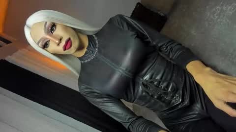 Snapshot of anitacruisze chatting on November 22, 9:36 pm Miss Ann online show from November 22, 9:36 pm