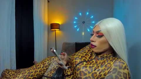 Snapshot of anitacruisze chatting on November 24, 11:10 am Miss Ann online show from November 24, 11:10 am