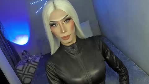 Snapshot of anitacruisze chatting on November 30, 7:23 am Miss Ann online show from November 30, 7:23 am