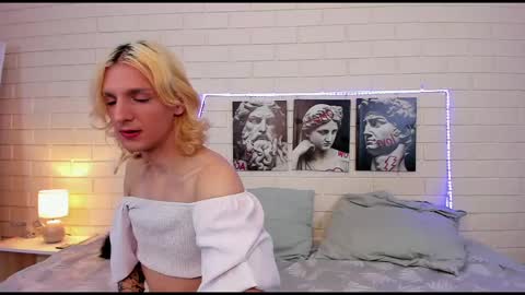 Snapshot of anjella_botton chatting on September 18, 8:05 am Angel online show from September 18, 8:05 am