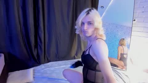 Snapshot of anjella_botton chatting on October 8, 6:27 pm Angel online show from October 8, 6:27 pm