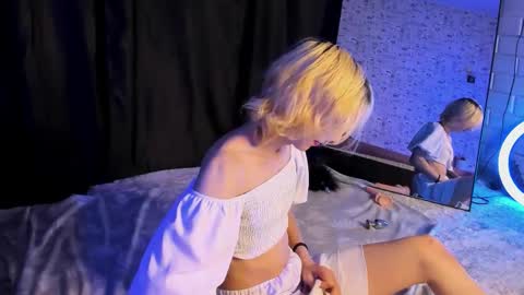 Snapshot of anjella_botton chatting on October 12, 6:07 pm Angel online show from October 12, 6:07 pm