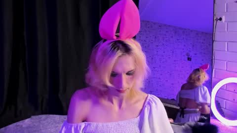 Snapshot of anjella_botton chatting on October 13, 6:41 pm Angel online show from October 13, 6:41 pm