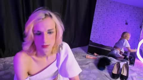 Snapshot of anjella_botton chatting on October 14, 6:31 pm Angel online show from October 14, 6:31 pm