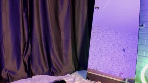 Snapshot of anjella_botton chatting on October 23, 6:17 pm Angel online show from October 23, 6:17 pm