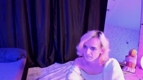 Snapshot of anjella_botton chatting on October 24, 6:26 pm Angel online show from October 24, 6:26 pm