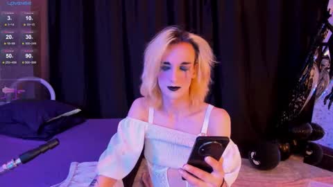 Snapshot of anjella_botton chatting on November 1, 7:38 pm Angel online show from November 1, 7:38 pm