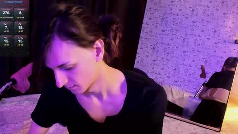 Snapshot of anjella_botton chatting on November 13, 7:02 pm Angel online show from November 13, 7:02 pm