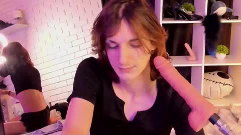 Snapshot of anjella_botton chatting on November 19, 6:41 pm Angel online show from November 19, 6:41 pm