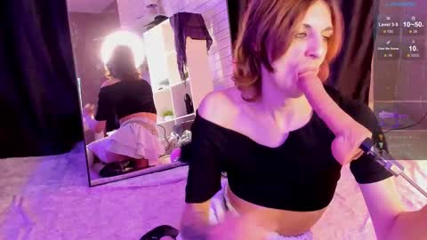 Snapshot of anjella_botton chatting on November 27, 7:05 pm Angel online show from November 27, 7:05 pm