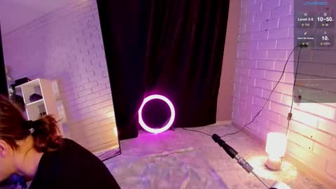 Snapshot of anjella_botton chatting on December 1, 6:24 pm Angel online show from December 1, 6:24 pm