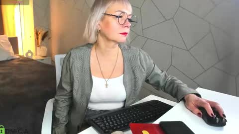 Snapshot of ann_annise chatting on February 13, 1:12 am ann_annise online show from February 13, 1:12 am