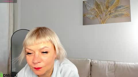 Snapshot of ann_annise chatting on March 10, 1:32 am ann_annise online show from March 10, 1:32 am