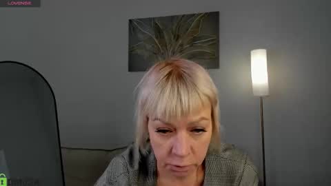 Snapshot of ann_annise chatting on March 15, 6:52 am ann_annise online show from March 15, 6:52 am