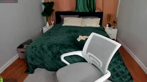 Snapshot of ann_annise chatting on March 22, 7:01 am ann_annise online show from March 22, 7:01 am