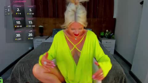 Snapshot of ann_curt chatting on May 14, 8:43 am Luna Lady online show from May 14, 8:43 am