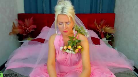 Snapshot of ann_curt chatting on May 25, 9:37 am Luna Lady online show from May 25, 9:37 am