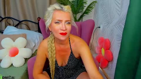 Snapshot of ann_curt chatting on June 2, 8:38 am Luna Lady online show from June 2, 8:38 am