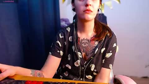 Snapshot of ann_mikele chatting on March 12, 5:28 pm Ann online show from March 12, 5:28 pm