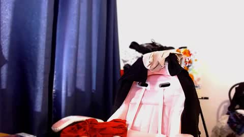 Snapshot of ann_mikele chatting on February 25, 11:42 am Ann online show from February 25, 11:42 am