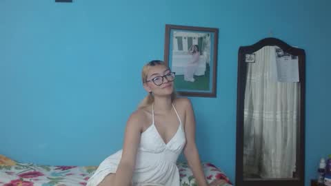 Snapshot of anna_col chatting on February 14, 9:00 pm Anna online show from February 14, 9:00 pm