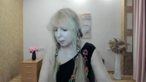Snapshot of anna_ditrih chatting on April 4, 11:51 am Anna Ditrih online show from April 4, 11:51 am