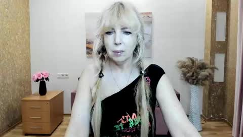 Snapshot of anna_ditrih chatting on May 16, 11:42 am Anna Ditrih online show from May 16, 11:42 am
