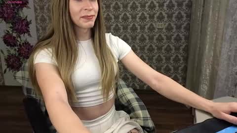 Anna online show from June 8, 8:09 pm