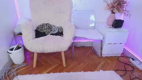 Snapshot of anna_lewis chatting on July 9, 6:01 pm Anna online show from July 9, 6:01 pm