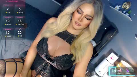 Snapshot of anna_mclaine chatting on March 27, 10:59 am Miss Anna online show from March 27, 10:59 am