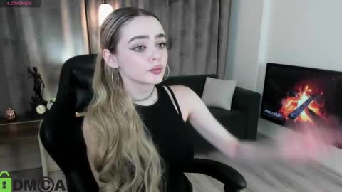 Snapshot of anna_nickol chatting on December 11, 3:26 pm Anna online show from December 11, 3:26 pm