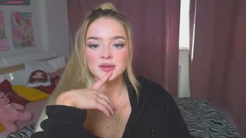 Snapshot of anna_nickol chatting on March 9, 8:07 am Anna online show from March 9, 8:07 am