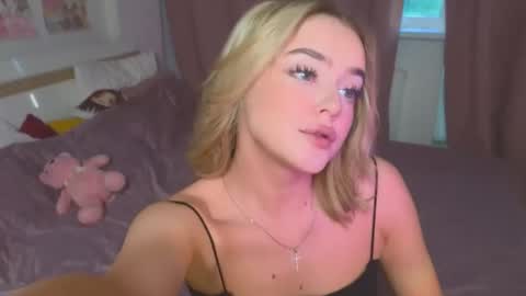 Snapshot of anna_nickol chatting on March 10, 12:21 pm Anna online show from March 10, 12:21 pm