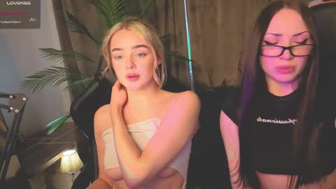 Snapshot of anna_nickol chatting on April 3, 1:42 pm Anna online show from April 3, 1:42 pm