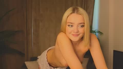 Snapshot of anna_nickol chatting on April 24, 1:02 pm Anna online show from April 24, 1:02 pm