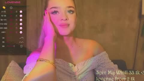 Snapshot of anna_nickol chatting on May 7, 9:53 pm Anna online show from May 7, 9:53 pm