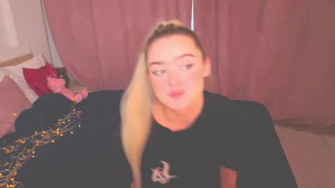 Snapshot of anna_nickol chatting on May 28, 5:21 pm Anna online show from May 28, 5:21 pm