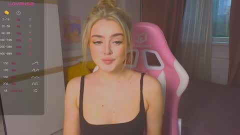Snapshot of anna_nickol chatting on June 5, 4:24 pm Anna online show from June 5, 4:24 pm