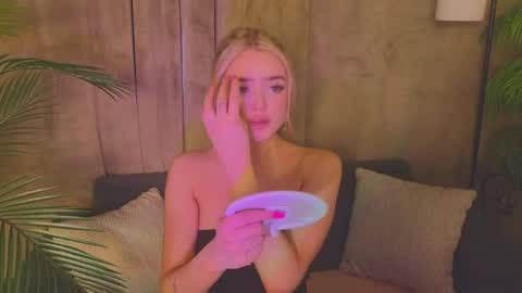 Snapshot of anna_nickol chatting on June 8, 6:41 pm Anna online show from June 8, 6:41 pm