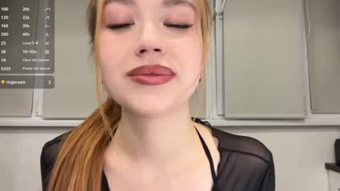 Anne online show from August 3, 7:39 pm